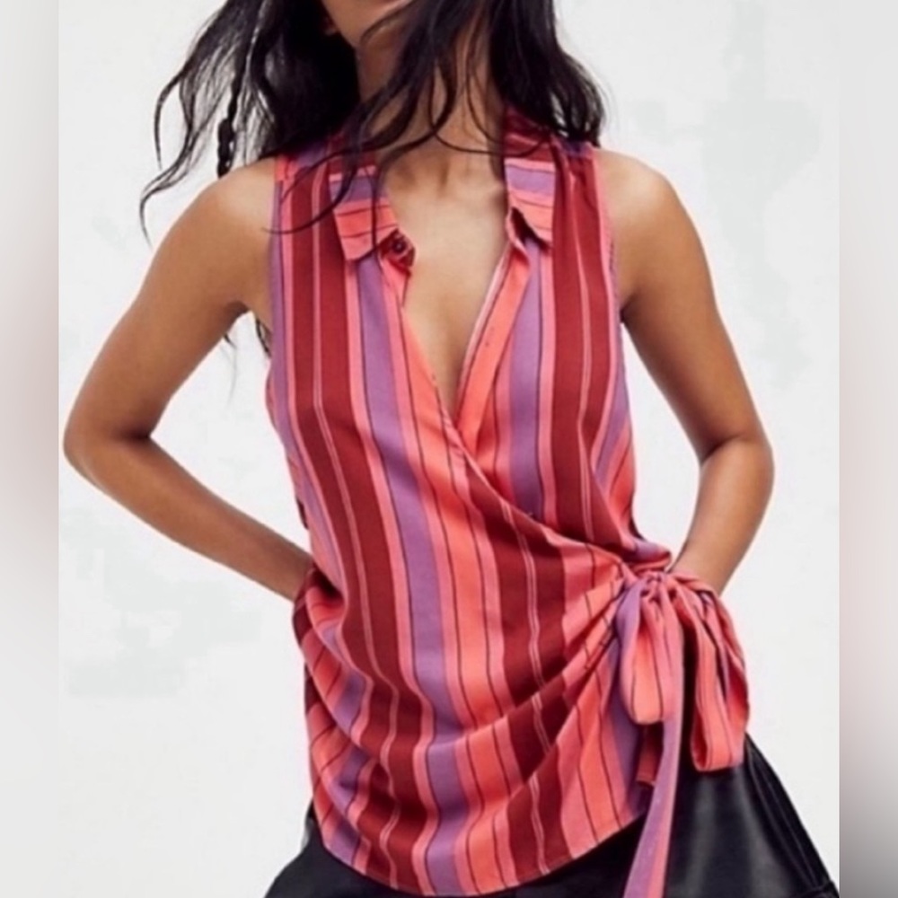 NWT Free People Mackenzie Wrap Top in Color: floral combo